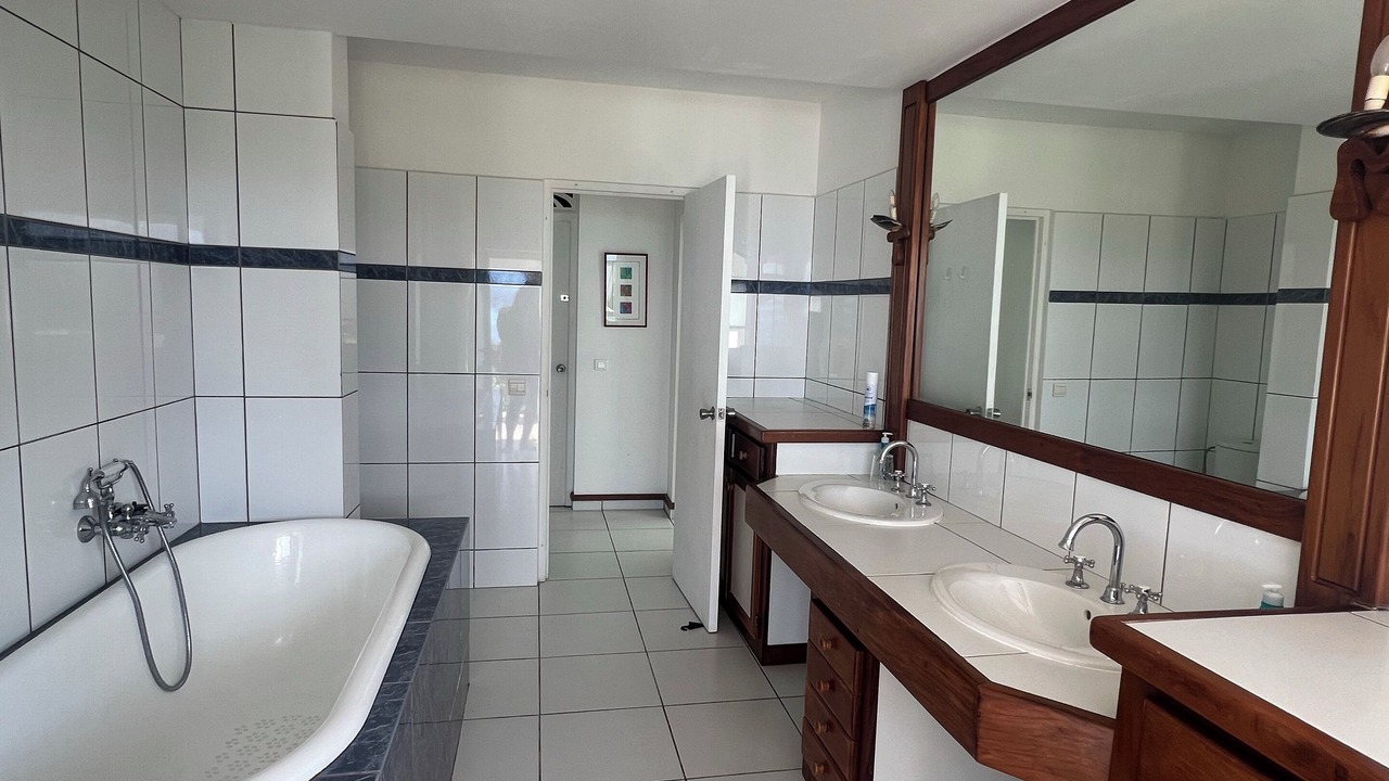 Photo of Bathroom in Uturoa