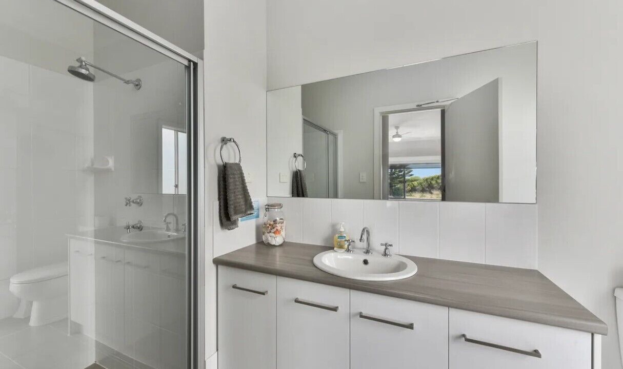 Photo of Bathroom in Lacepede