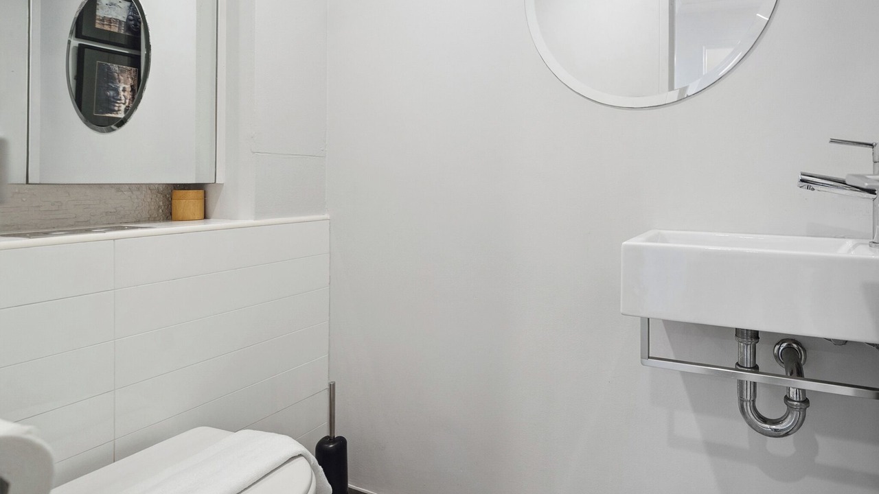 Photo of Bathroom in Woolloomooloo