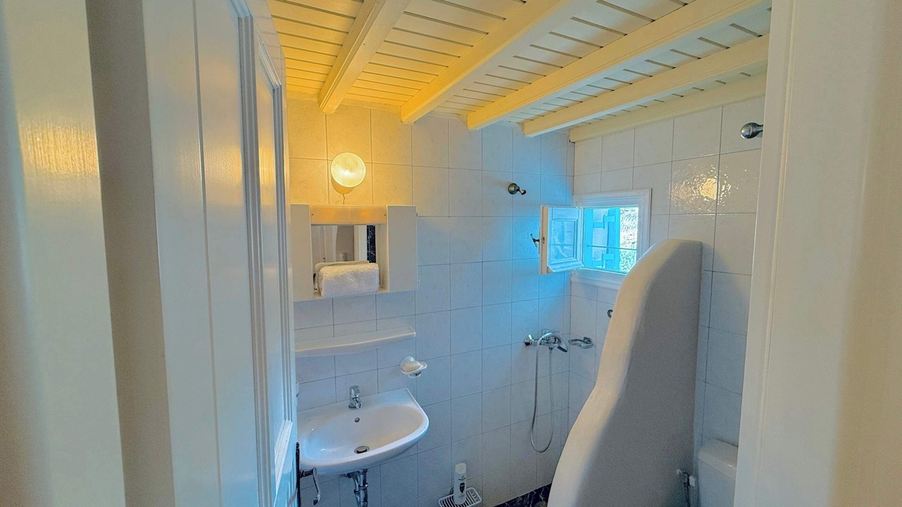 Photo of Bathroom in Ornos