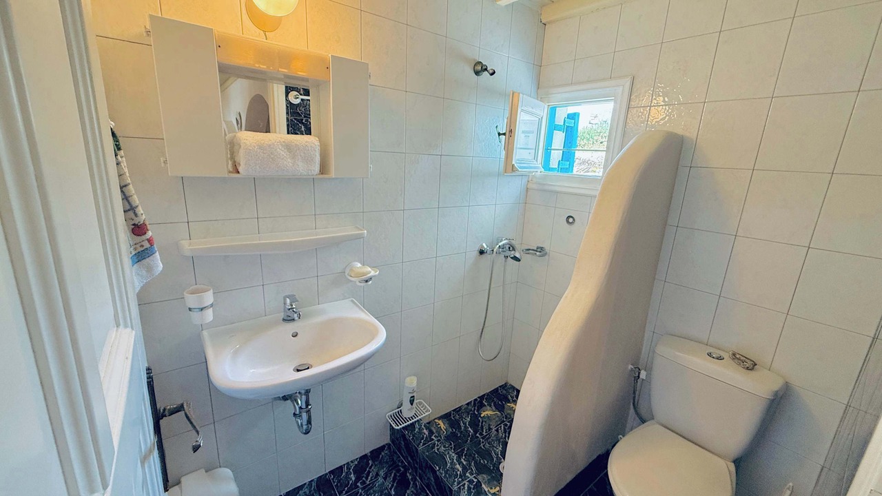 Photo of Bathroom in Ornos