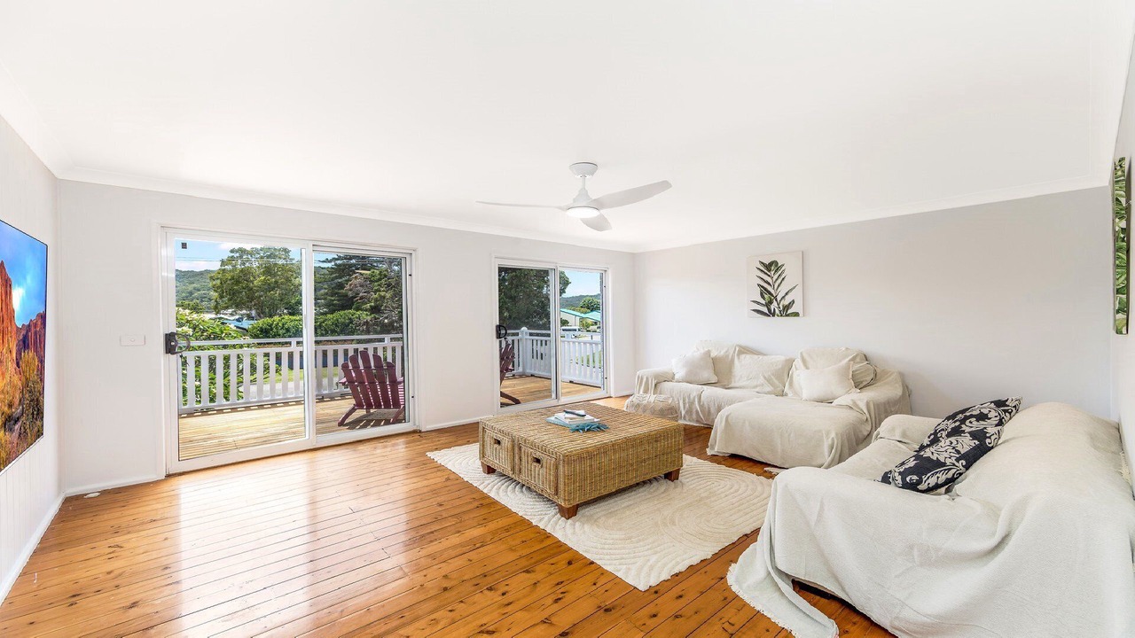 Photo of Livingroom in Booker Bay