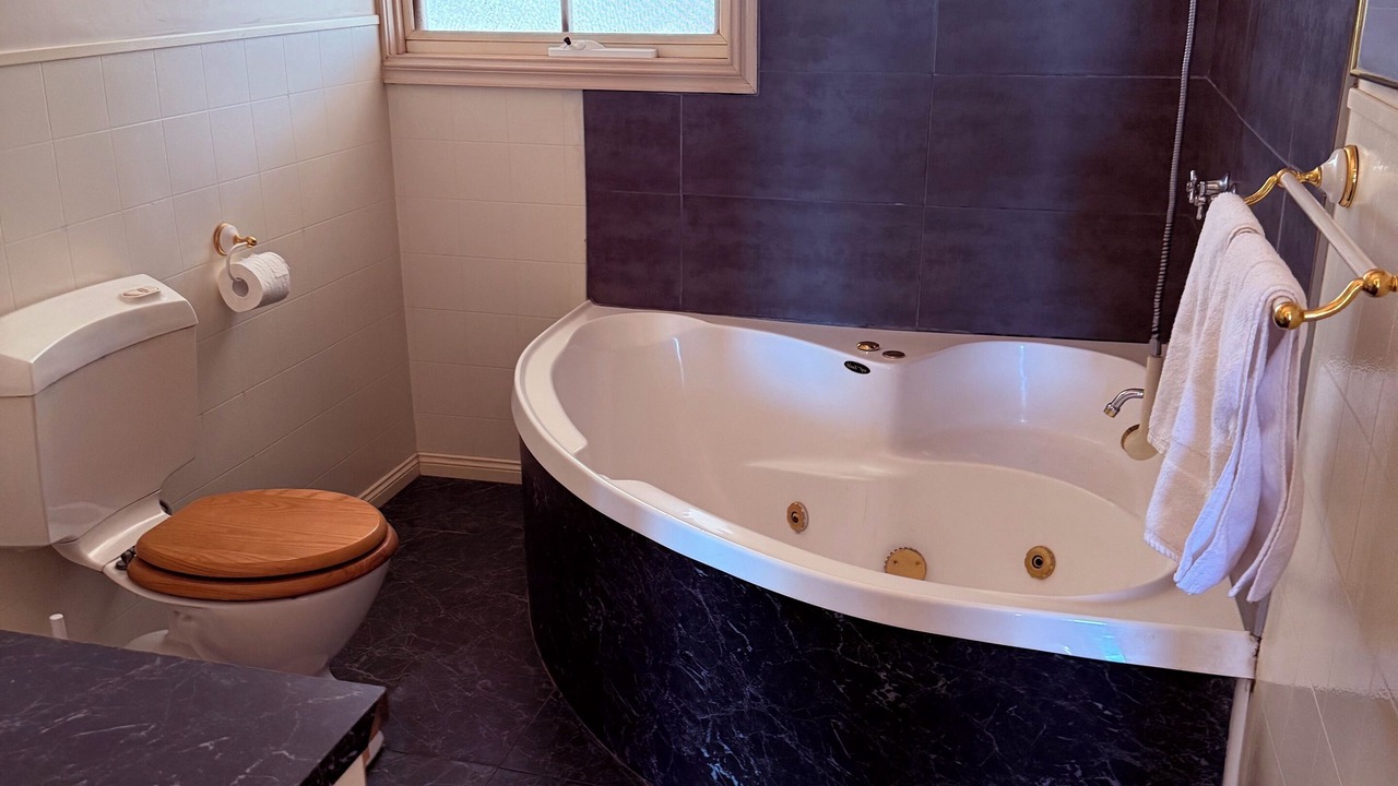 Photo of Bathroom in Buronga