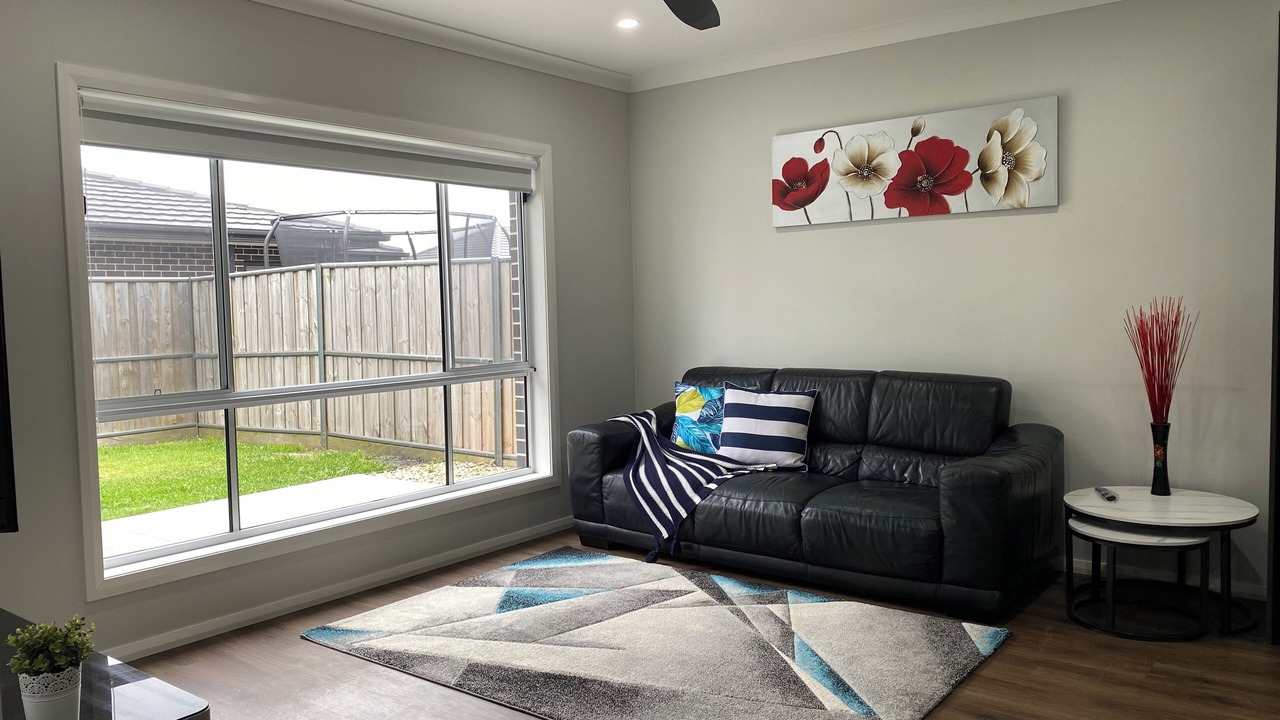 Photo of Livingroom in Gledswood Hills