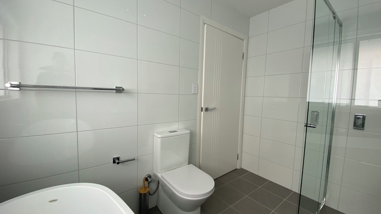 Photo of Bathroom in Gledswood Hills