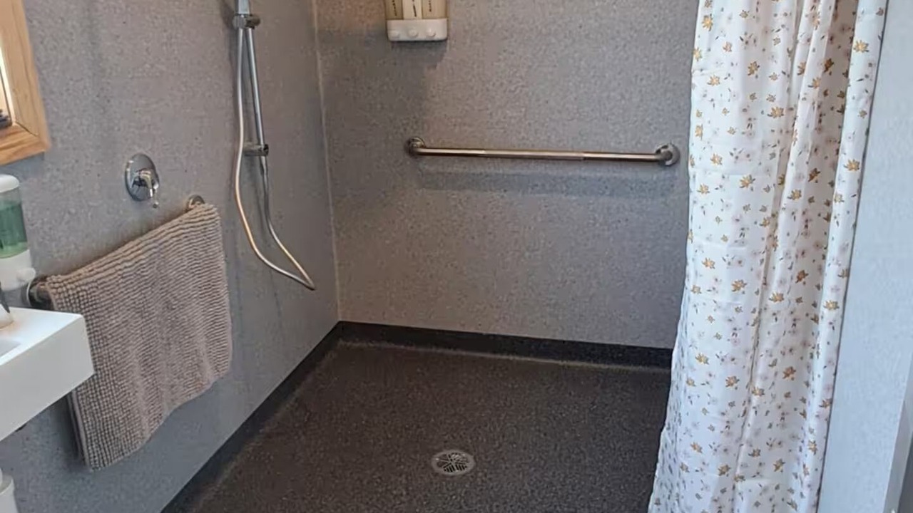 Photo of Bathroom in Meander