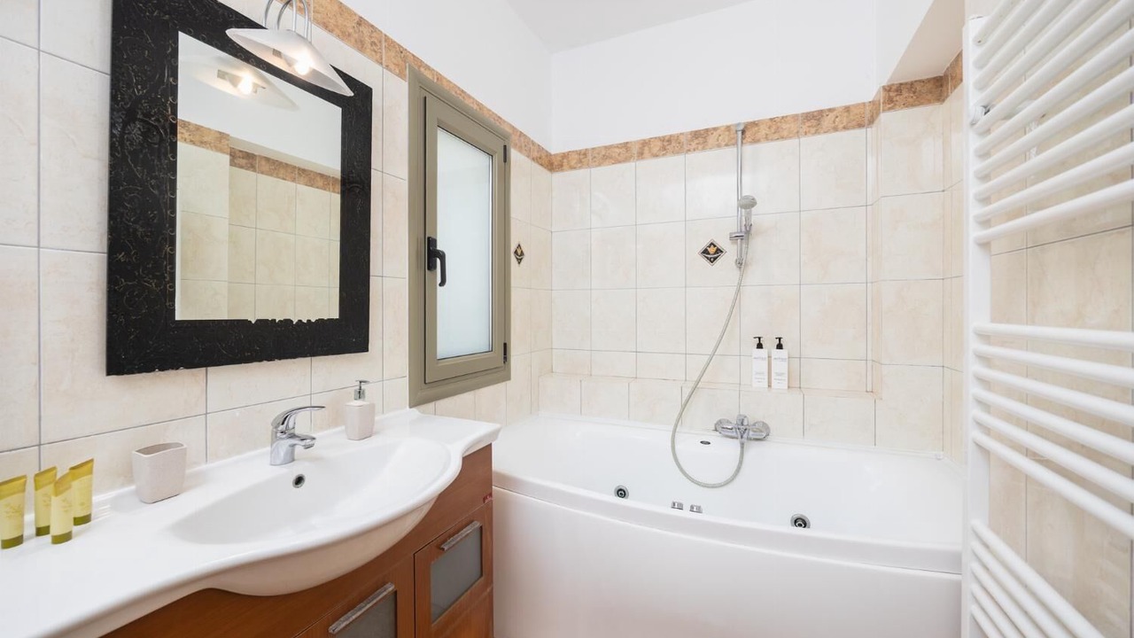 Photo of Bathroom in Mikros Gialos