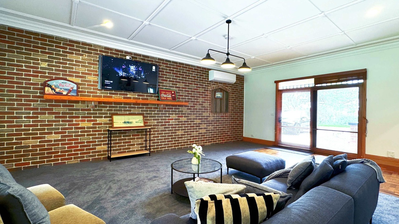 Photo of Livingroom in Garfield