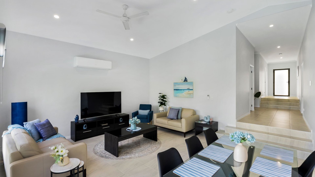 Photo of Livingroom in Trinity Beach