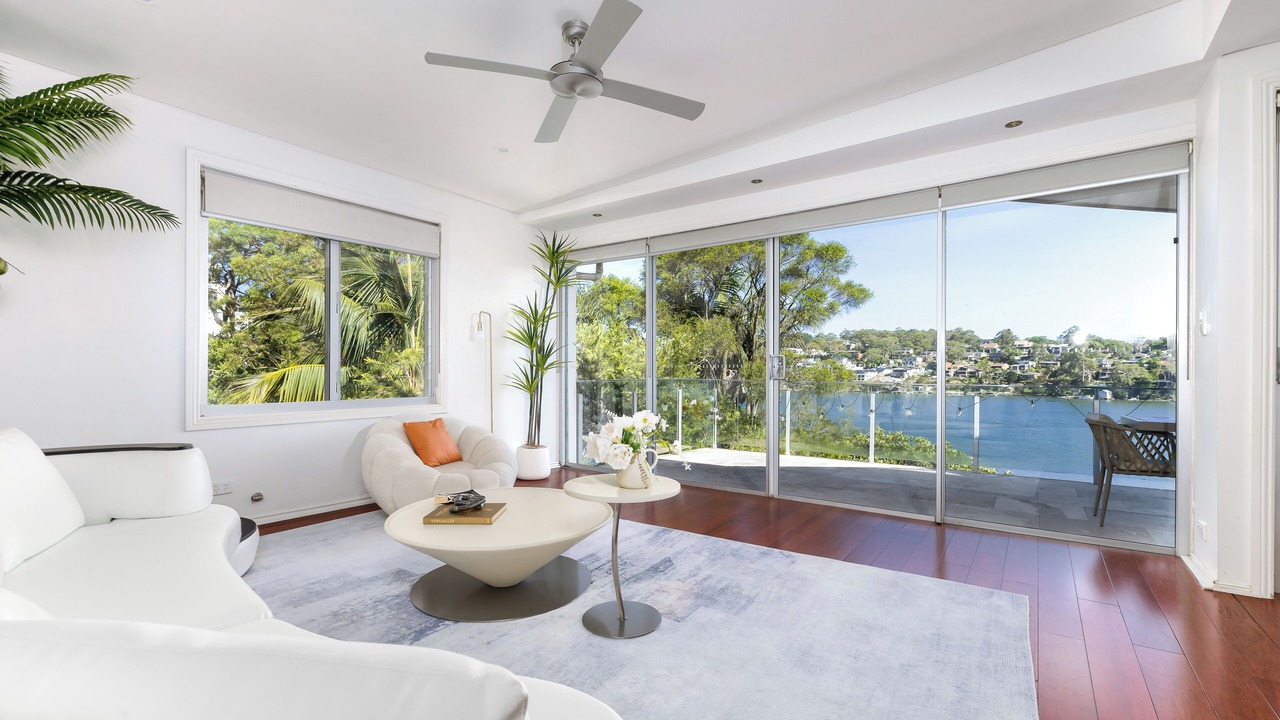 Photo of Livingroom in Oyster Bay