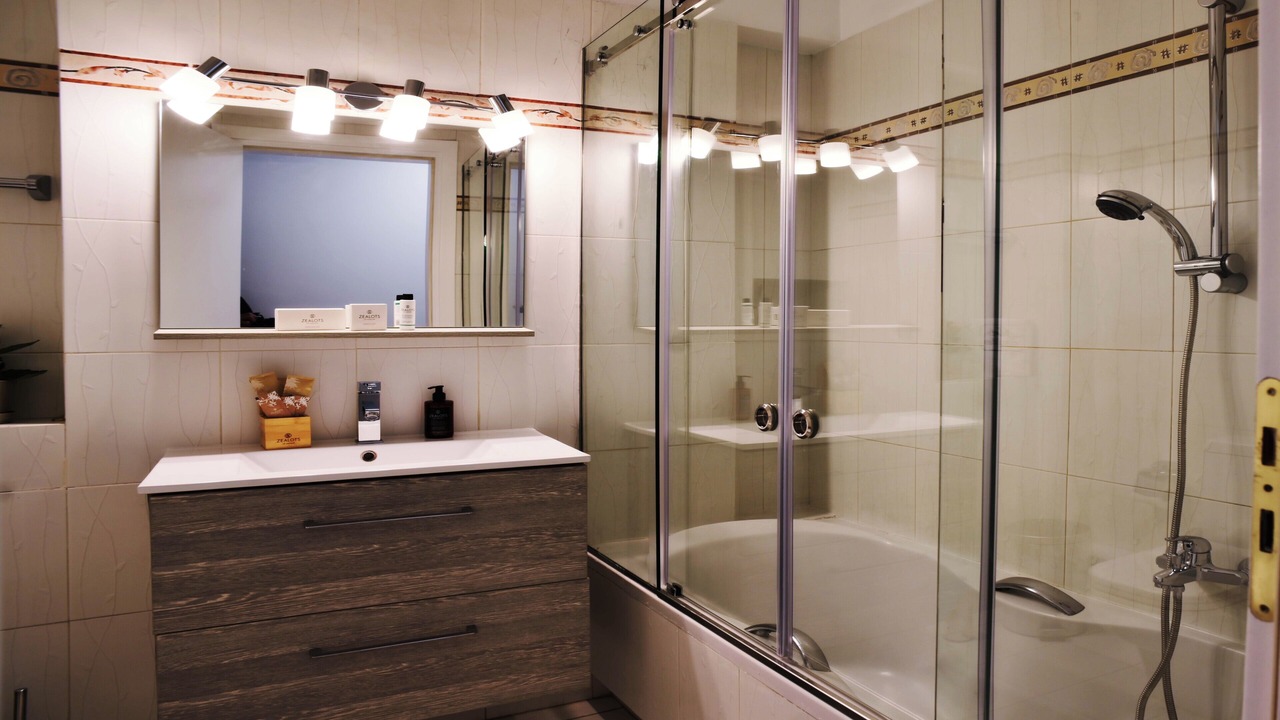 Photo of Bathroom in Mets