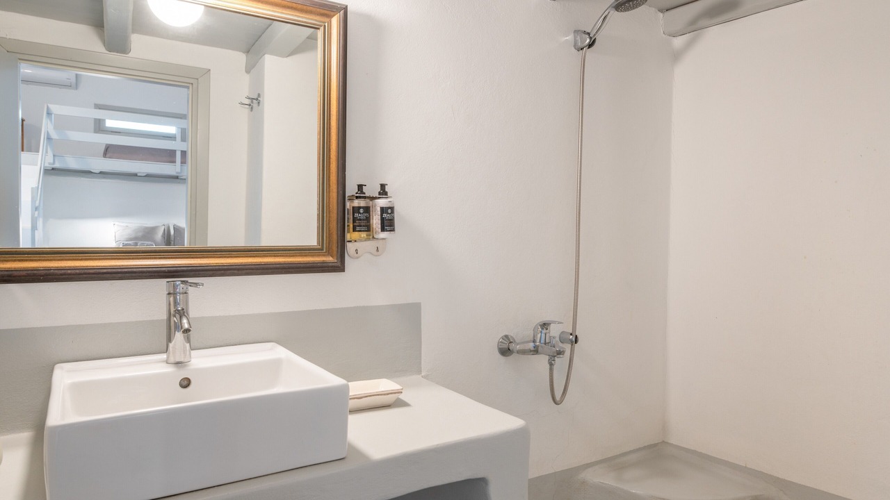 Photo of Bathroom in Agios Ioannis