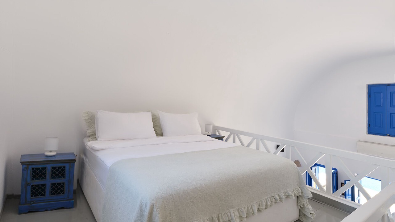 Photo of Bedroom in Oia