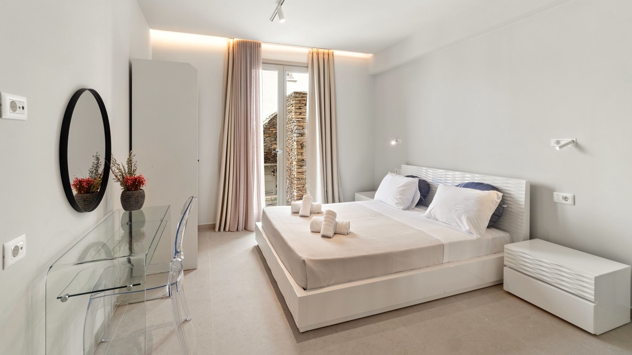 Photo of Bedroom in Paleopolis