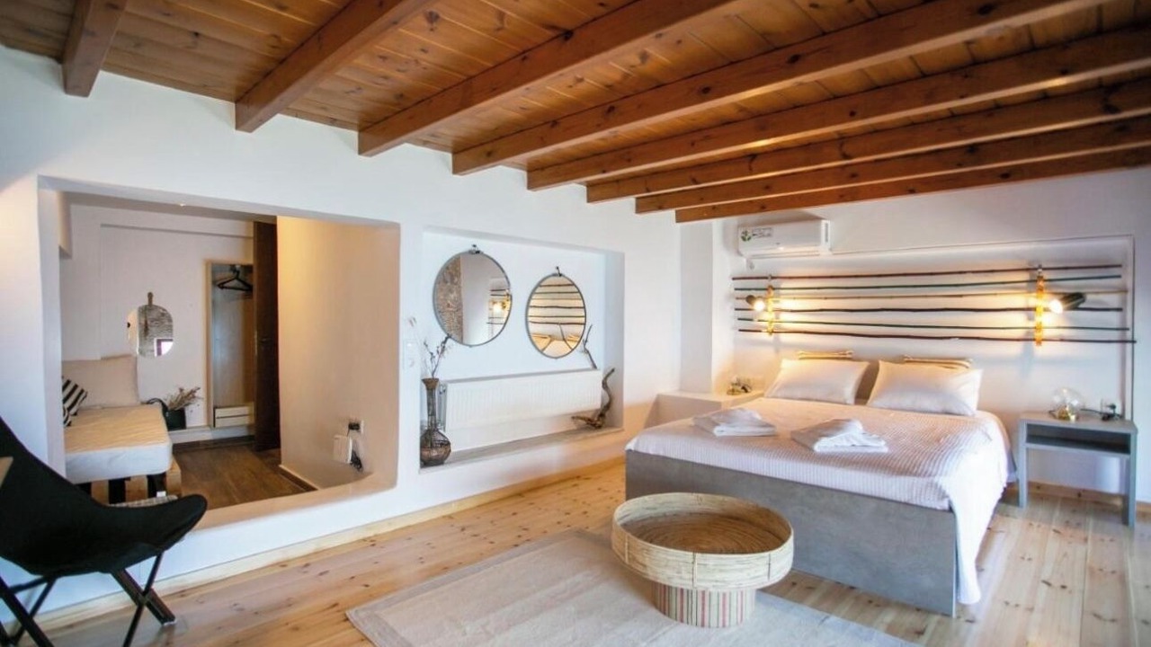 Photo of Bedroom in Neon Oitylo