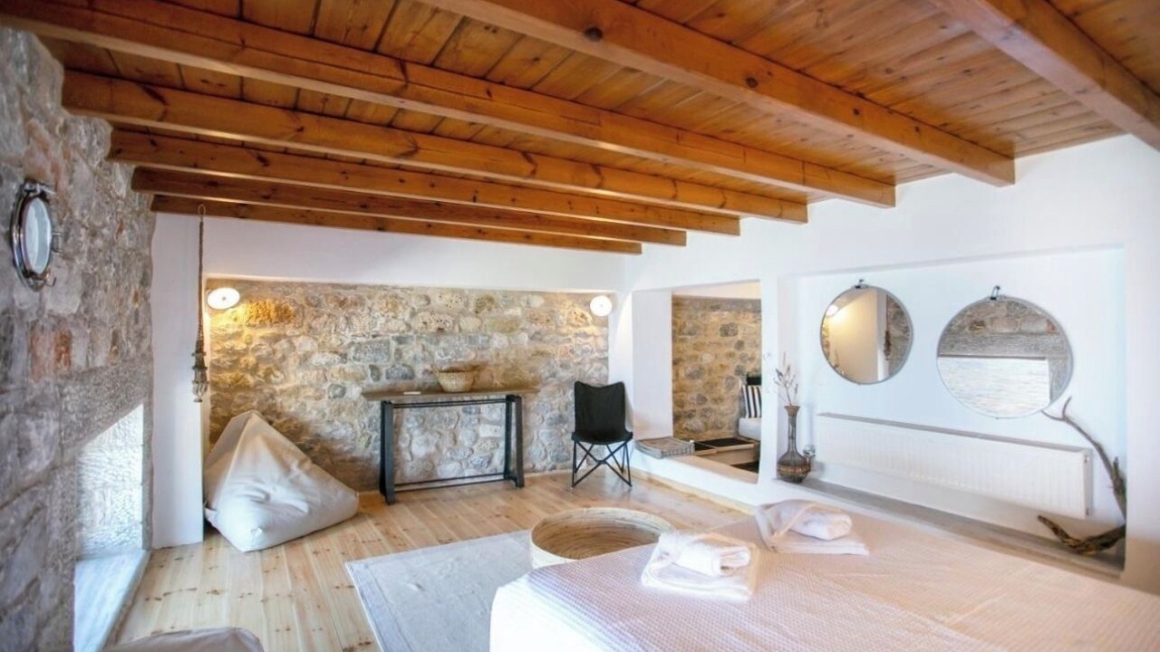 Photo of Bedroom in Neon Oitylo