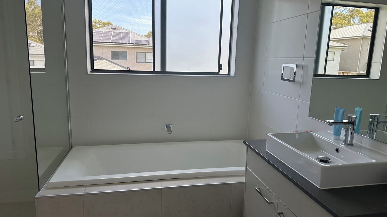 Photo of Bathroom in Gledswood Hills