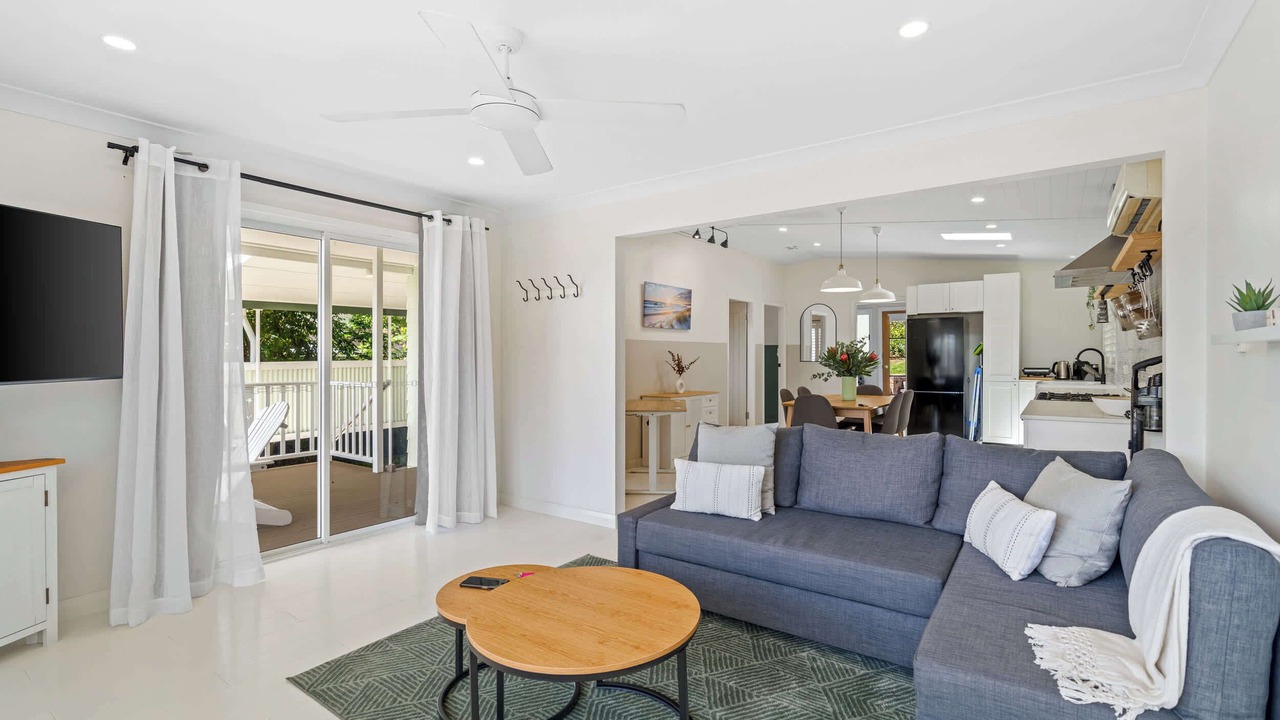 Photo of Livingroom in Forresters Beach