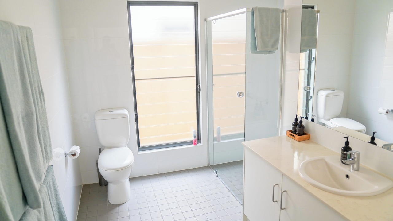 Photo of Bathroom in Kingscote