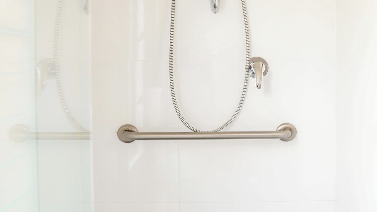 Photo of Bathroom in Kingscote