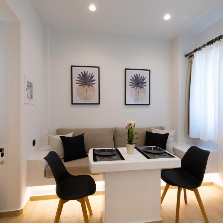 Photo of Livingroom in Paleopolis