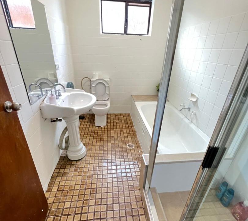 Photo of Bathroom in Lurnea