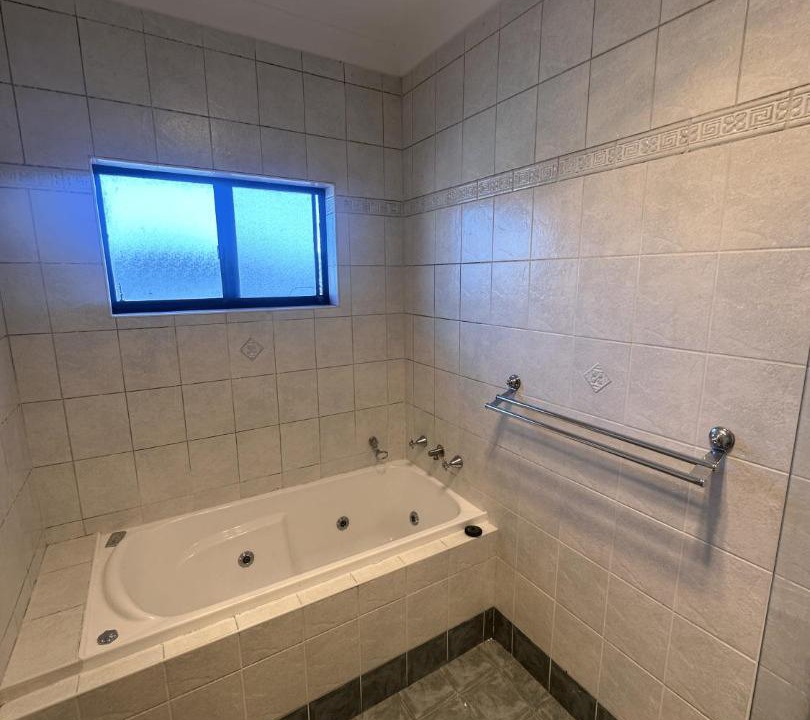 Photo of Bathroom in Lurnea