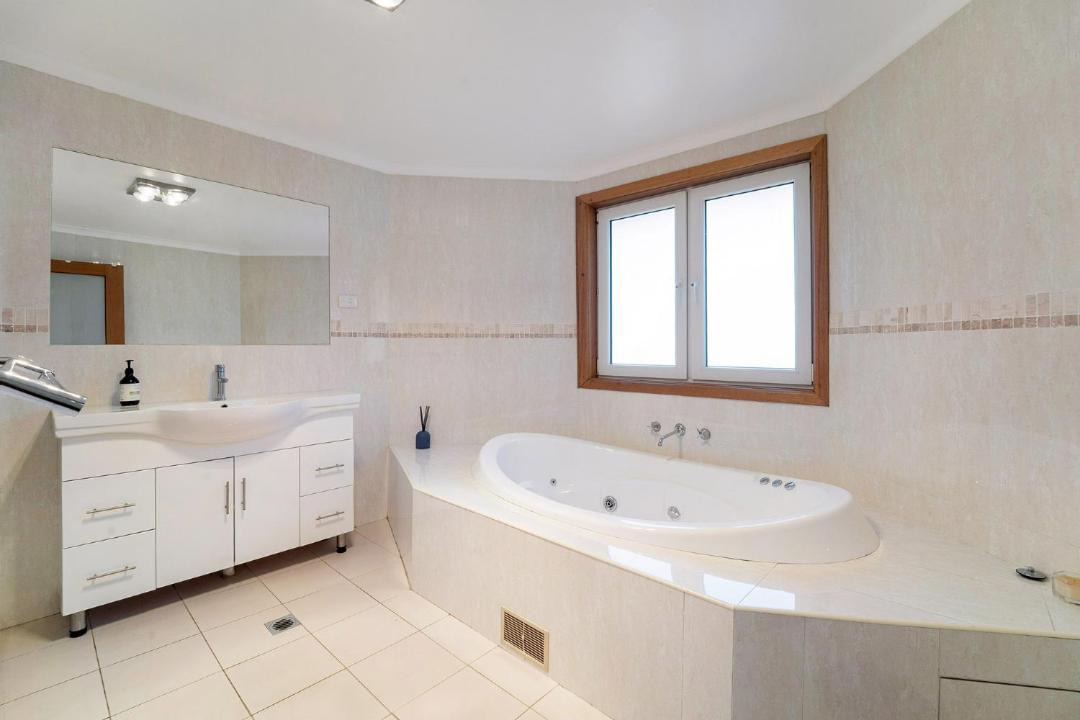 Photo of Bathroom in Glen Alpine