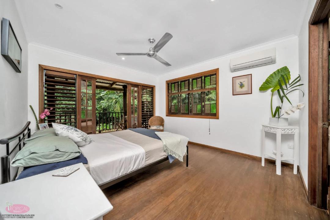 Photo of Bedroom in Midgeree Bar