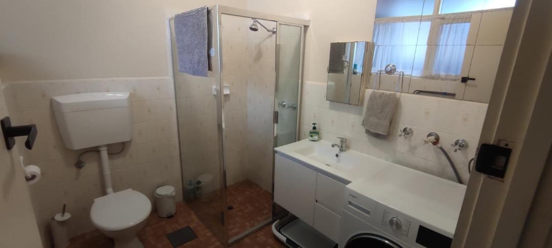 Photo of Bathroom in Oaklands Park