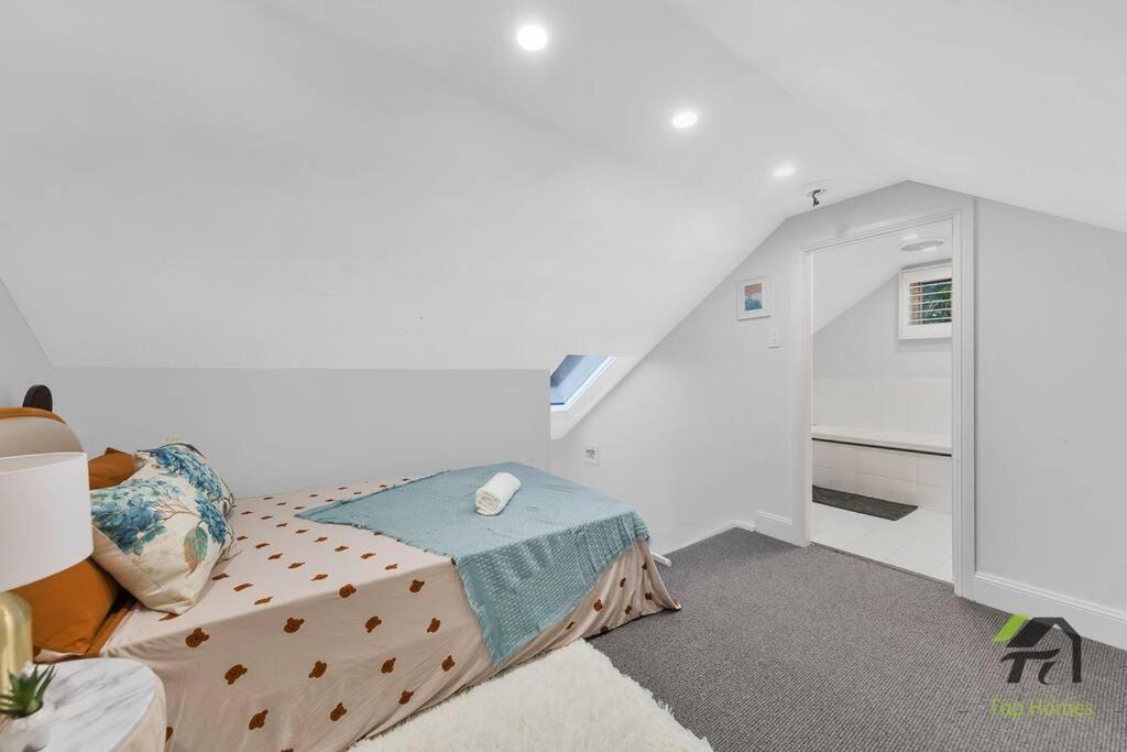 Photo of Bedroom in Gordon