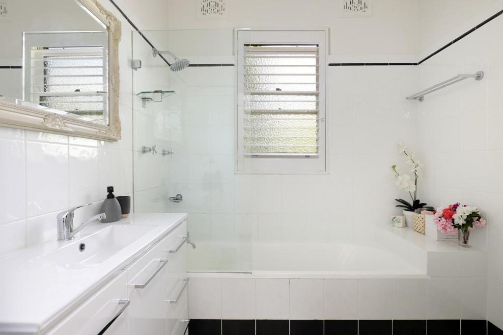Photo of Bathroom in Katoomba