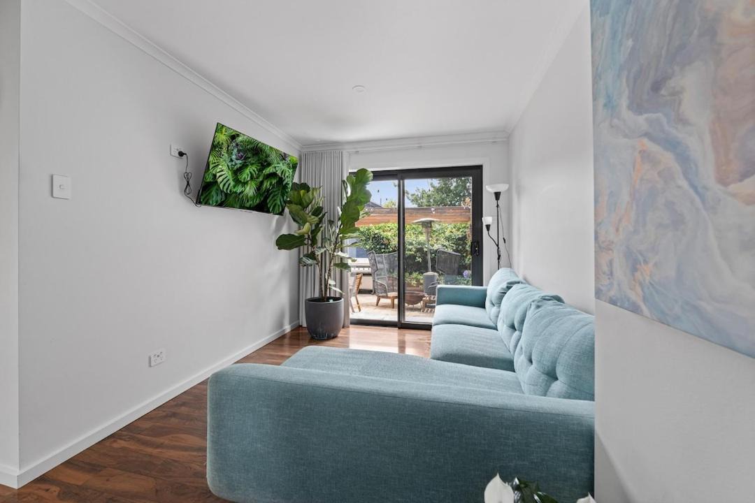 Photo of Livingroom in Downer