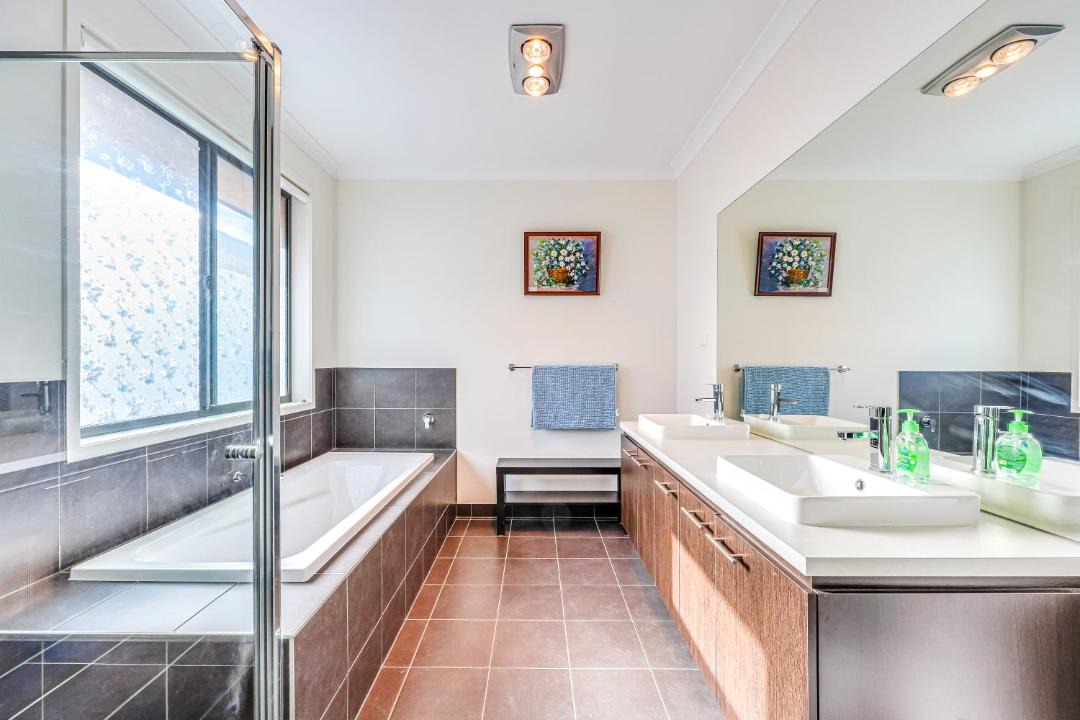 Photo of Bathroom in Sanctuary Lakes