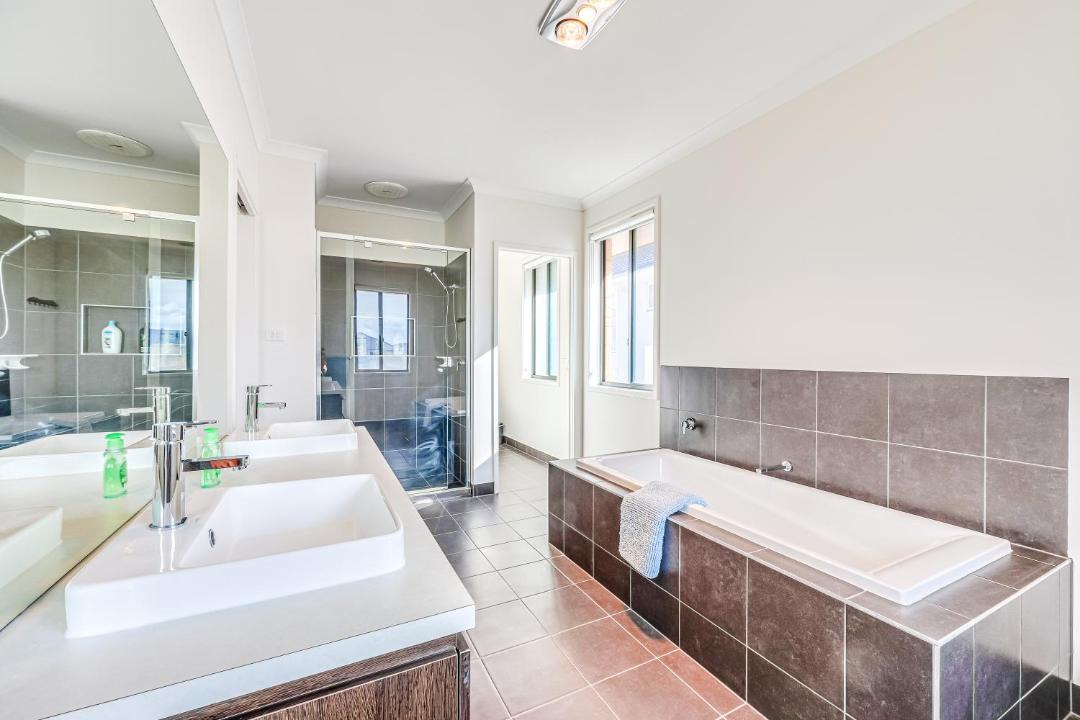 Photo of Bathroom in Sanctuary Lakes