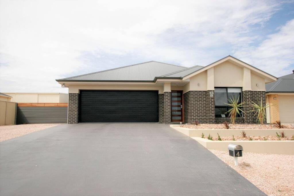 Photo of Buildings in Moonta Bay