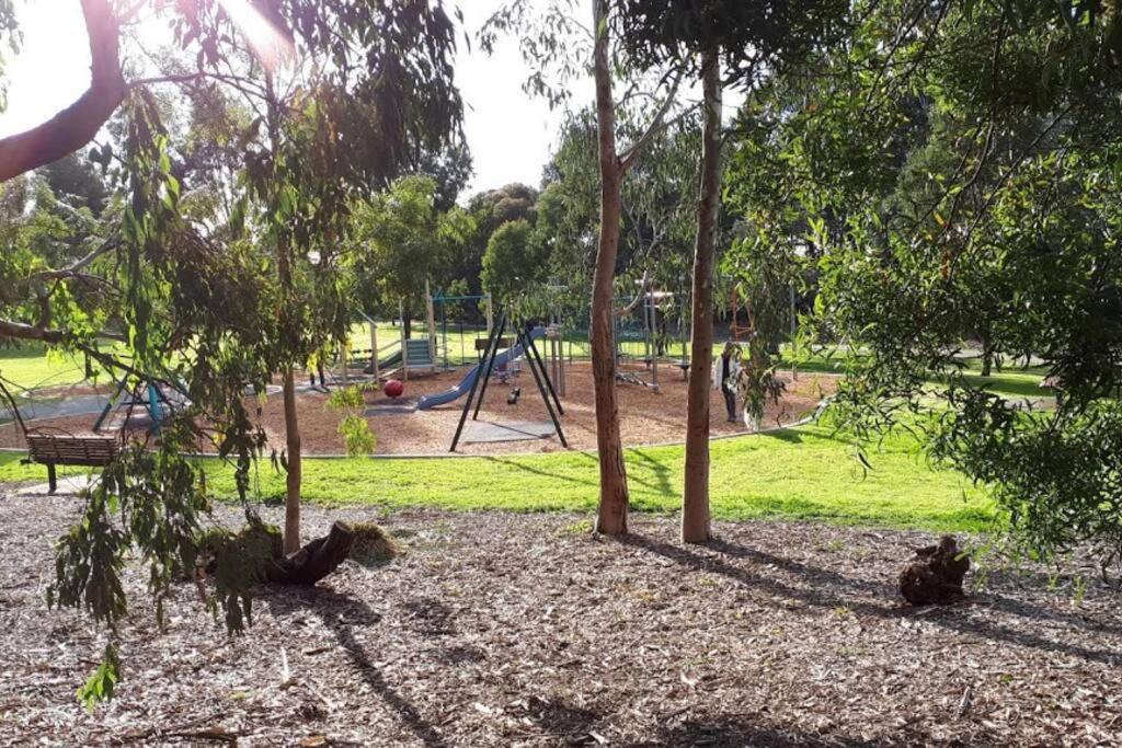 Photo of Others in Kew