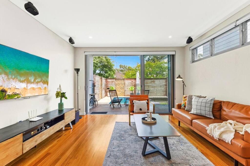 Photo of Livingroom in Eastlakes