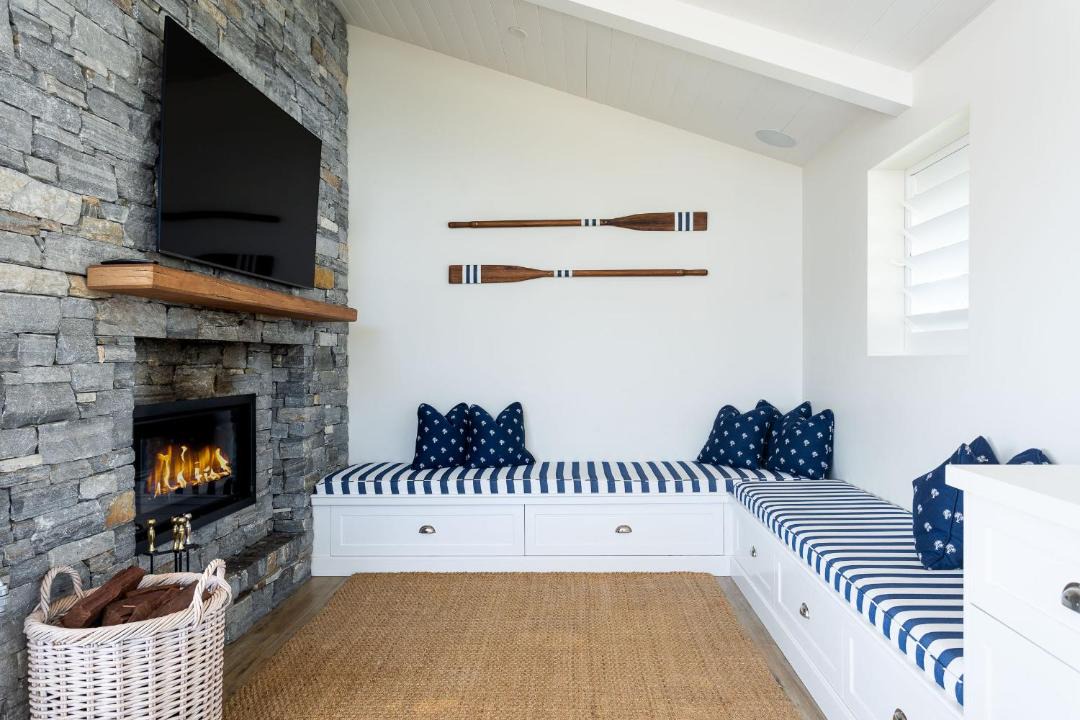 Photo of Livingroom in Eagle Bay