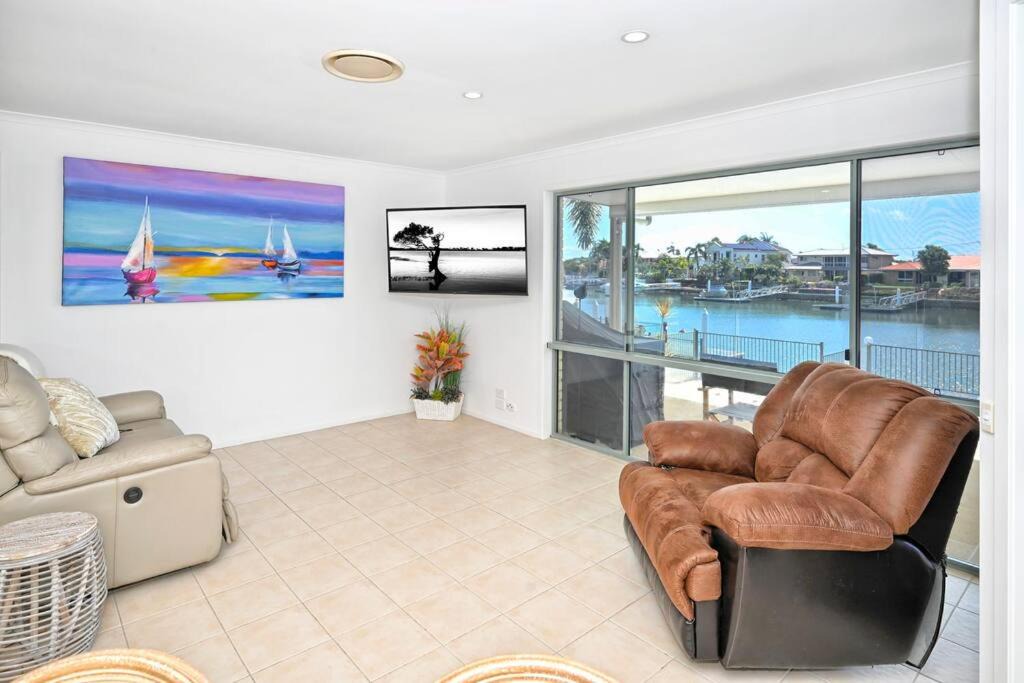 Photo of Livingroom in Pelican Waters