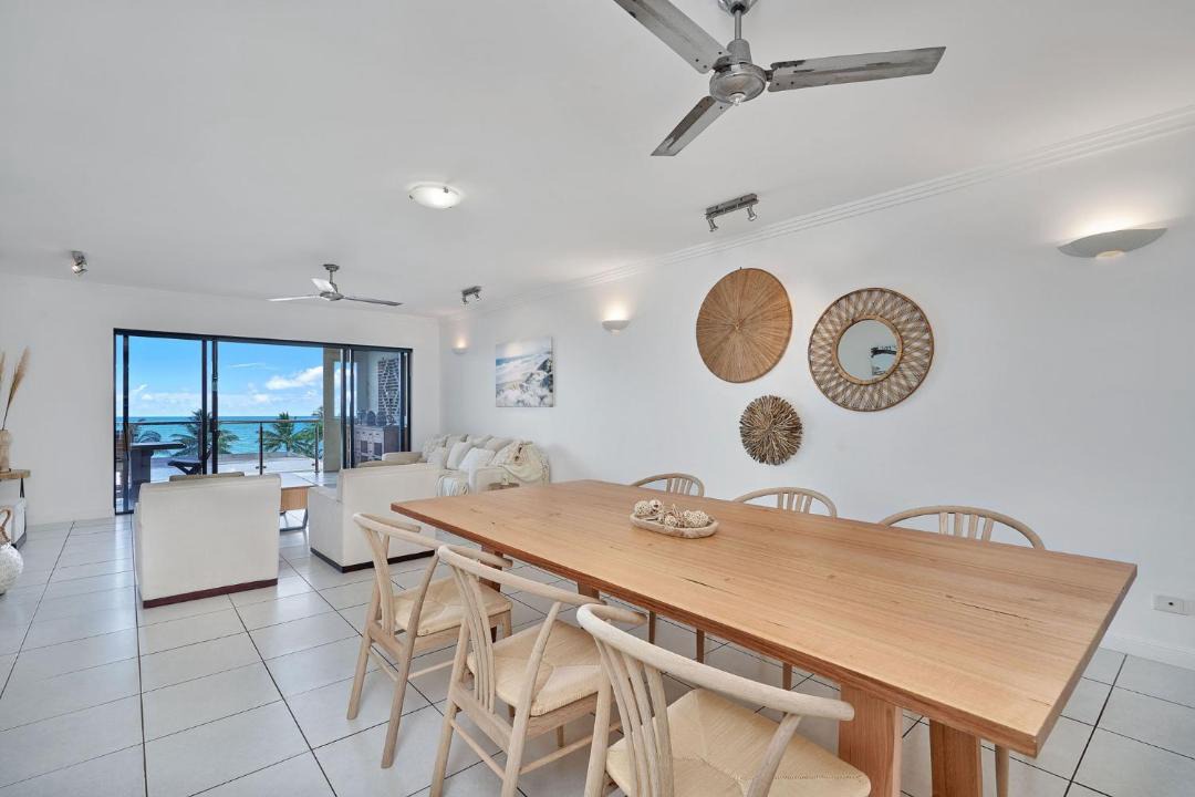 Photo of Livingroom in Trinity Beach