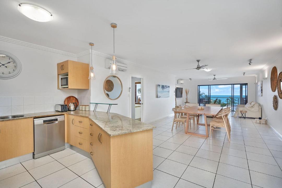 Photo of Livingroom in Trinity Beach