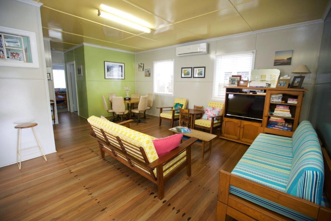 Photo of Livingroom in Moffat Beach
