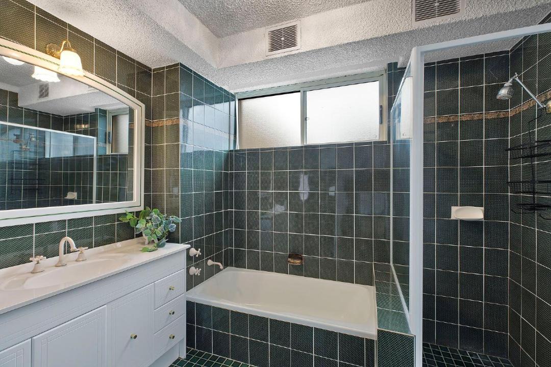 Photo of Bathroom in The Entrance North