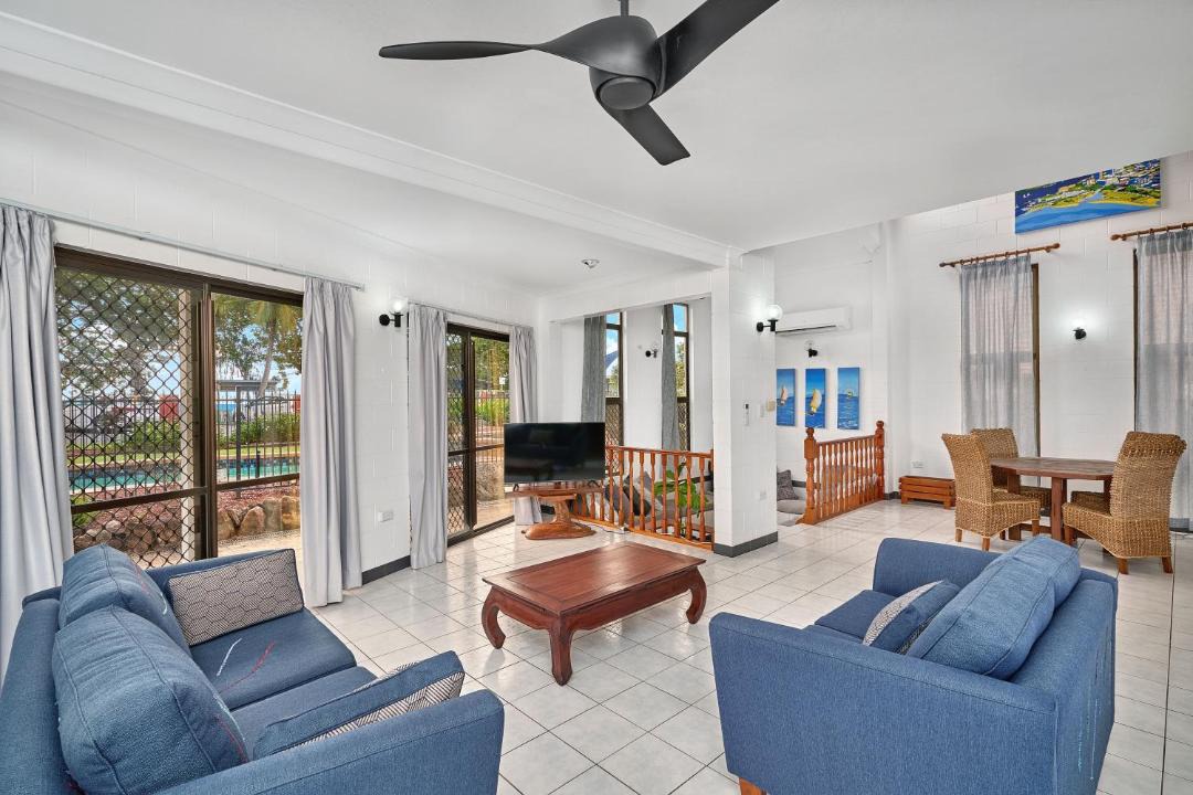 Photo of Livingroom in Holloways Beach
