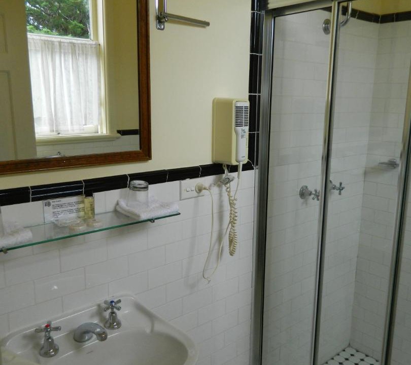 Photo of Bathroom in Leura