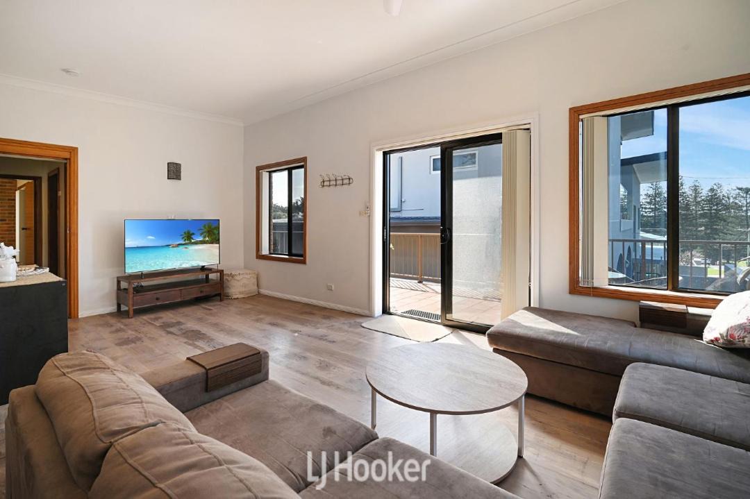 Photo of Livingroom in Black Head