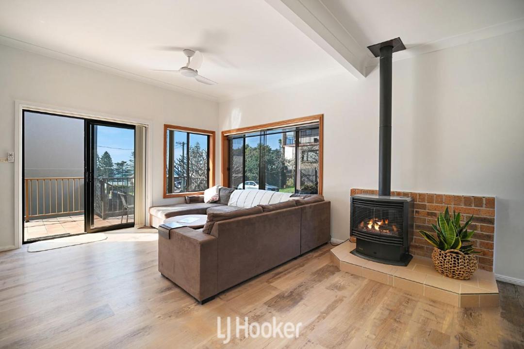 Photo of Livingroom in Black Head