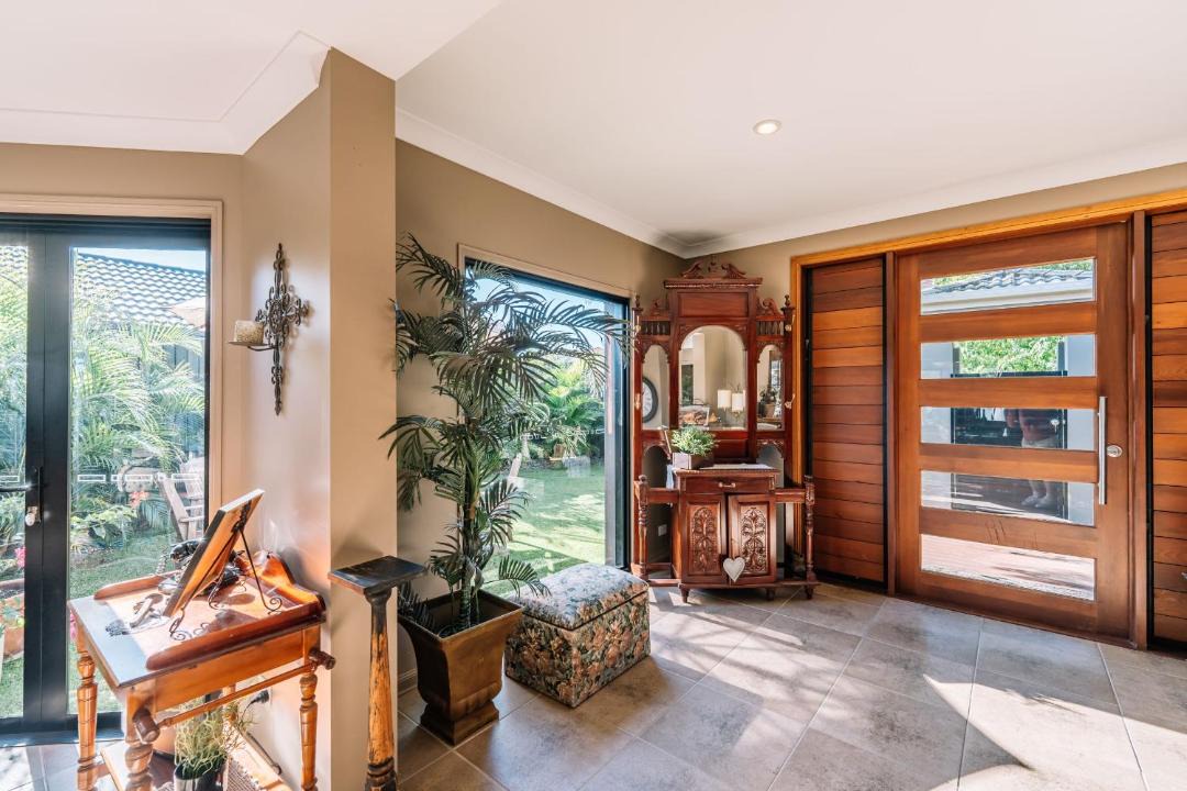 Photo of Livingroom in Oxenford