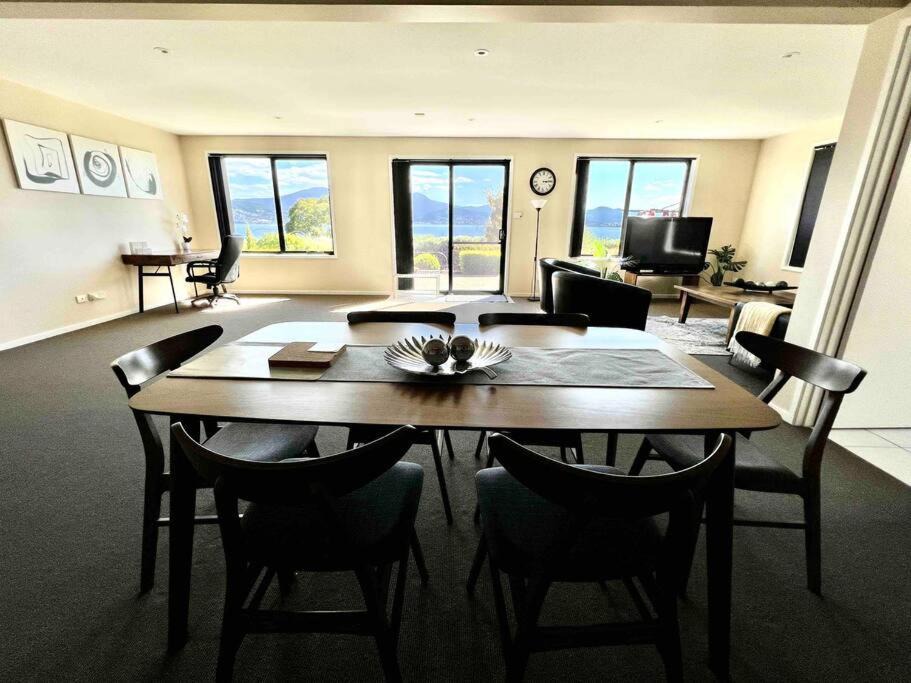 Photo of Livingroom in Tranmere